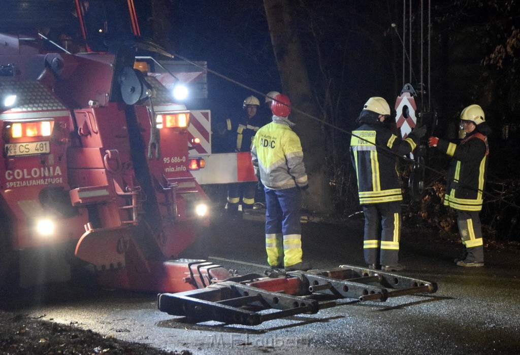 Container LKW umgestuerzt Koeln Brueck Bruecker- Dellbruecker Mauspfad P432.JPG - Miklos Laubert